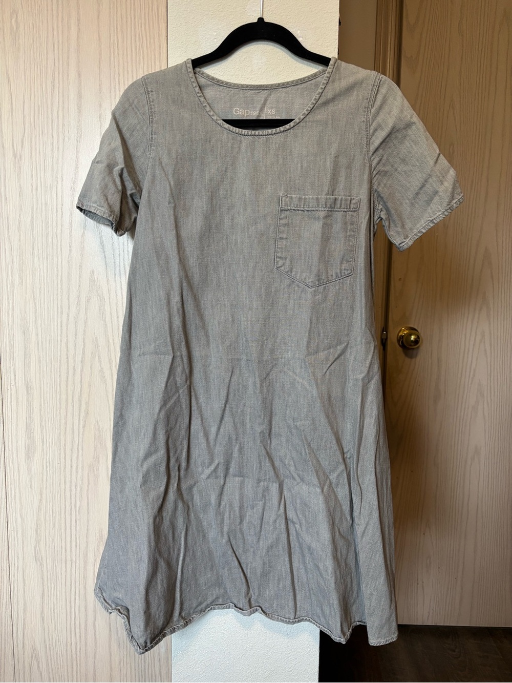 GAP Short Sleeve Midi Dress in Light Gray